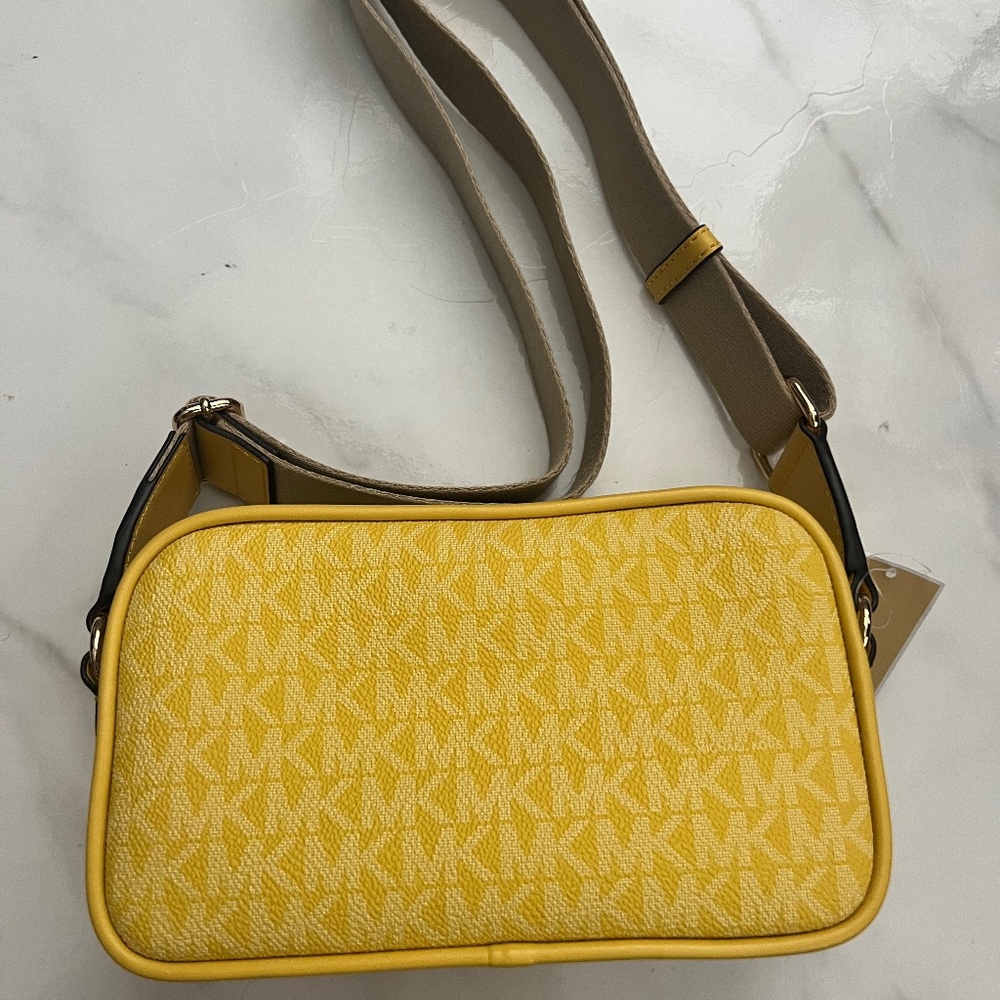 Michael Kors Bradshaw Camera Crossbody Bag NWT - Picture 5 of 9